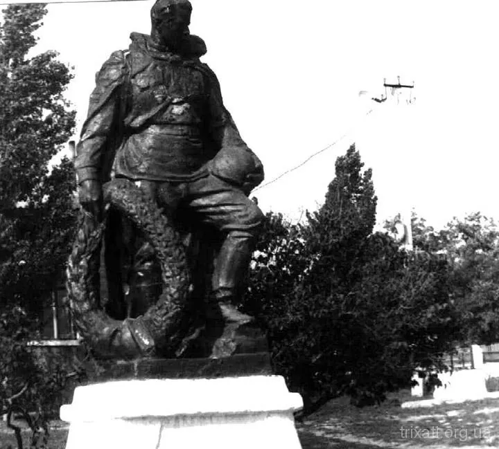Військовий пам'ятник у Трихатах
