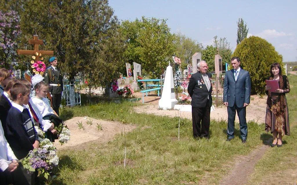 Відкриття пам'ятних хрестів на братських могилах