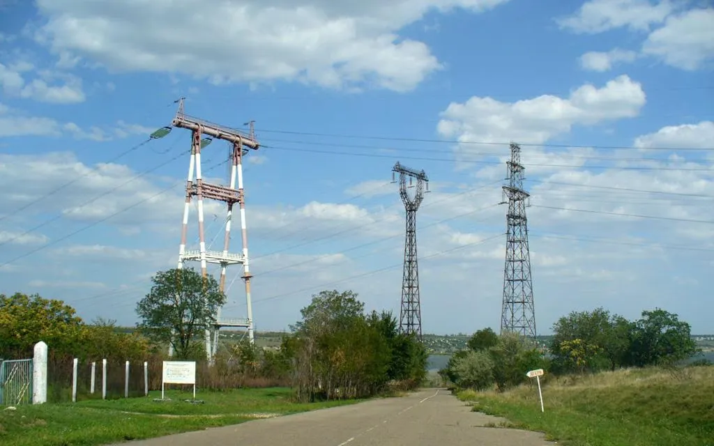 Три стовпи