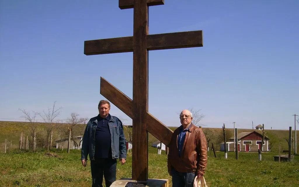 керівник ініціативної групи М.Кондратьев, Н. Главчев (художник),
