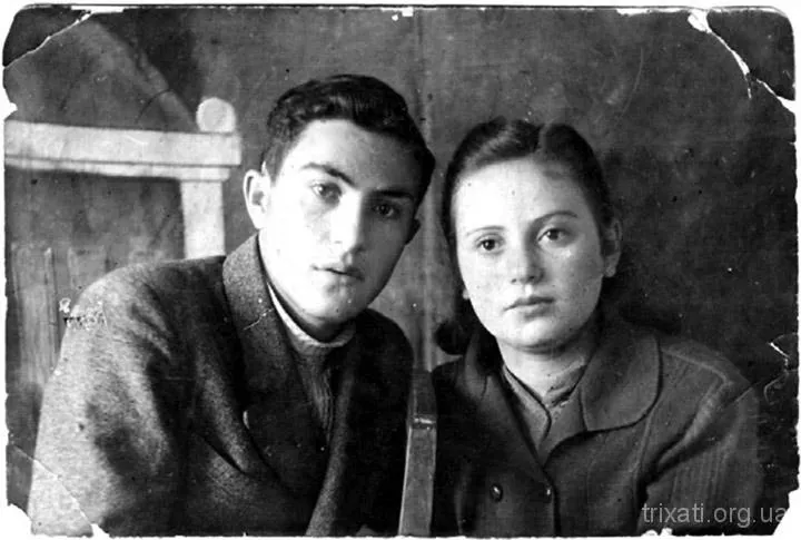 Пінхес Рейфман з сестрою Євою. Травень 1944 г. Жмеринка