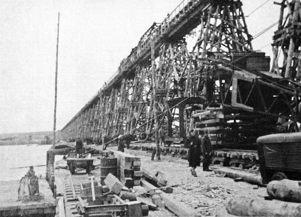 Будівництво залізничного мосту через Буг. 1943
